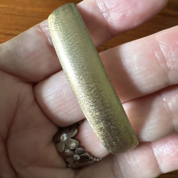 Vintage Monet Gold Tone Bangle Bracelet Textured 8.5” Circumference - Picture 3 of 16